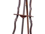 un chevalet en bois surmonté d'un miroir