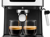 gros plan d'une machine à café avec deux tasses de café