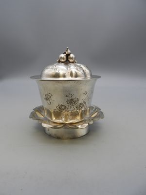 Bol à riz japonais en métal argenté gravé de fleurs, prise e…