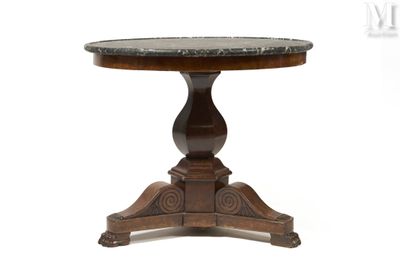 une image d'une table avec un plateau en marbre sur un fond blanc