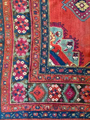 a close up of a red rug with a blue border