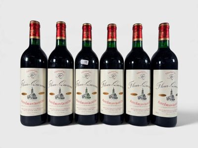 six bouteilles de vin rouge sont alignées