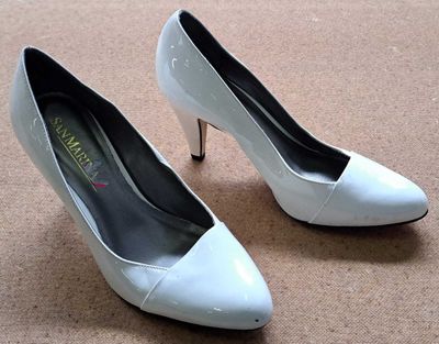 60 / Paire de chaussures à talons - SAN MARINA - Point…
