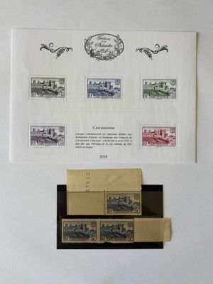 une photo d'une collection de timbres sur un mur