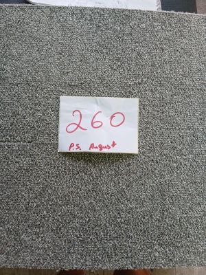 un morceau de papier sur lequel est collé un autocollant