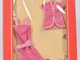 une poupée Barbie vêtue d'une robe rose et d'un nœud papillon rose, dans une boîte rouge