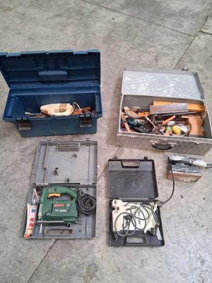 Lot divers comprenant : une scie sauteuse BOSCH TST 700 PAE,… - Photo 1