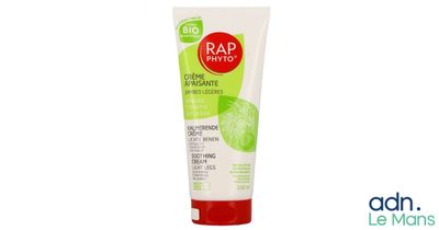 un tube de savon orné d'une feuille verte