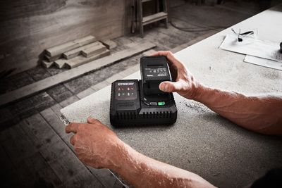 252/ Chargeur de batterie rapide - ERBAUER - EFC18-Li …