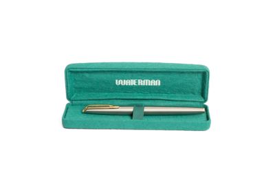 an image of a pen in a green case on a white background