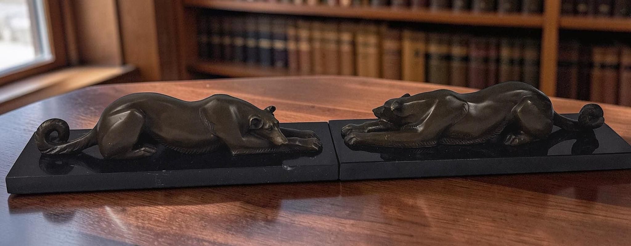 Louis Albert CARVIN (d’après) 1875/1951. Paire de bronzes zoomorphes à patines nuancées figurant deux chiens de chass...