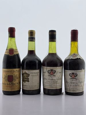 quatre bouteilles de vin sont alignées sur une table
