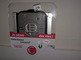 une photo d'un téléphone portable dans une boîte