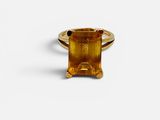 une photo d'une bague sertie d'une citrine taillée en carré