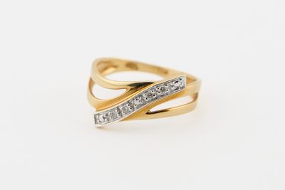 Bague En or jaune 18 K (750‰), orné de 4 diamants taille bri…