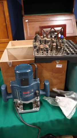 BOSCH : défonceuse GOF 1700 ACE, avec accessoires filaire (non te...
