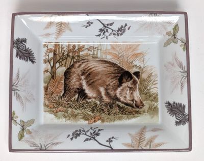 a plate with a picture of a bear on it