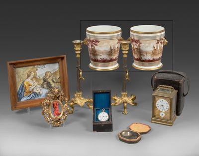 a lot of items that are sitting on a table