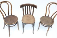 Lot comprenant: Paire de chaises "bistrot" en bois naturel à… (photo 2)