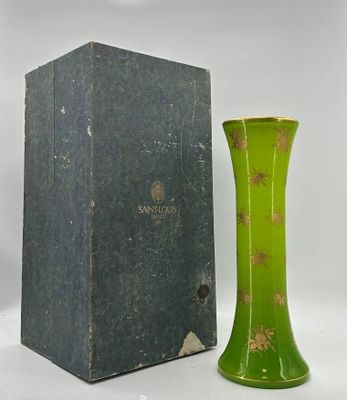SAINT-LOUIS Important vase "Colette" en cristal bleu à filet…
