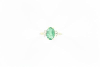 bague ovale en émeraude et diamant