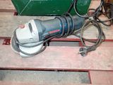 a sander sitting on a pallet next to a green box