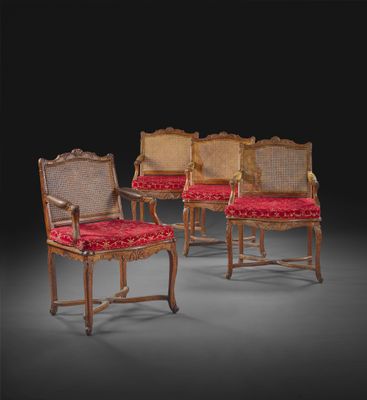 lot de quatre chaises à dossier en rotin de style Louis II