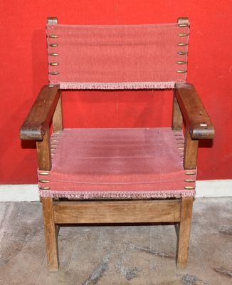 Fauteuil de style Haute époque en bois et garniture de tissu…