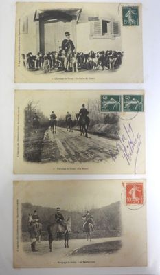 trois anciennes cartes postales représentant des personnes à cheval sur un chemin de terre