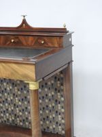 TABLE-BUREAU en acajou et placage d'acajou, le plateau gainé… (photo 5)