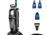 un aspirateur muni d'un tuyau et d'autres accessoires de nettoyage