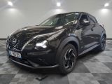 vue de face d'un SUV Nissan Juke noir garé dans un garage
