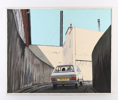 un tableau représentant une voiture roulant dans une rue étroite