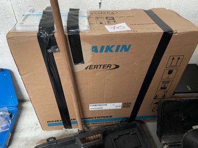 1 lot de 31 cartons de matériel de clim de la marque DAIKIN …
