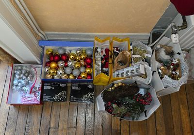 Diverses décorations de Noel, et sapin artificiel - A récupé…