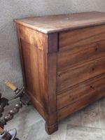 COMMODE en noyer à quatre tiroirs. (photo 2)