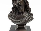 un buste en bronze représentant Jésus, coiffé d'une couronne d'épines
