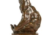 sculpture en bronze représentant un chat assis sur un socle en marbre
