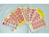 un ensemble de timbres provenant de différents pays, disposés sur un fond blanc