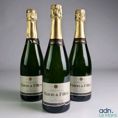 trois bouteilles de champagne posées côte à côte sur une table