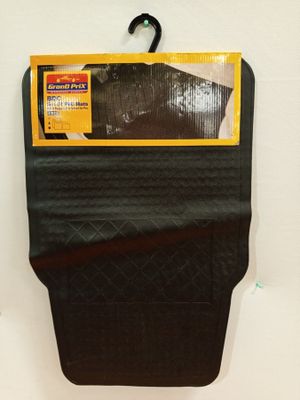 une photo d'un morceau de tissu noir accroché à un mur