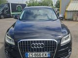 l'avant d'une Audi noire garée sur un parking