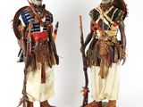 paire de figurines africaines représentant deux hommes en costume traditionnel