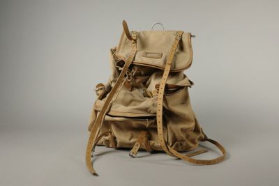 LAFUMA. Sac à dos en toile, bretelles et passementerie en cu…