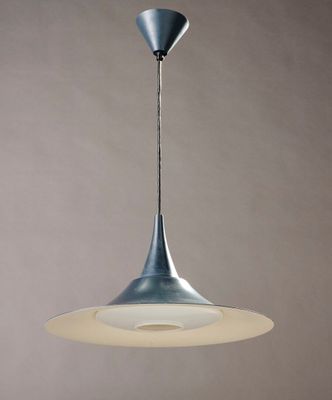 Lustre scandinave en métal laqué.