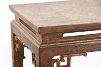 CHINE XXème. TABLE BASSE en bois sculpté à légère patine pol… (photo 3)