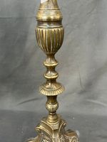 Pique-cierge en bronze de forme balustre reposant sur un piè… (photo 2)