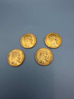 quatre souverains d'or sur un fond bleu