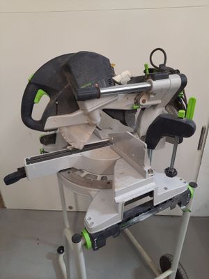 a machine that is sitting on a cart in a room