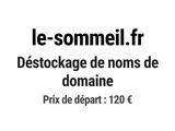 une photo en noir et blanc d'un panneau sur lequel on peut lire « Le Sommel fr »